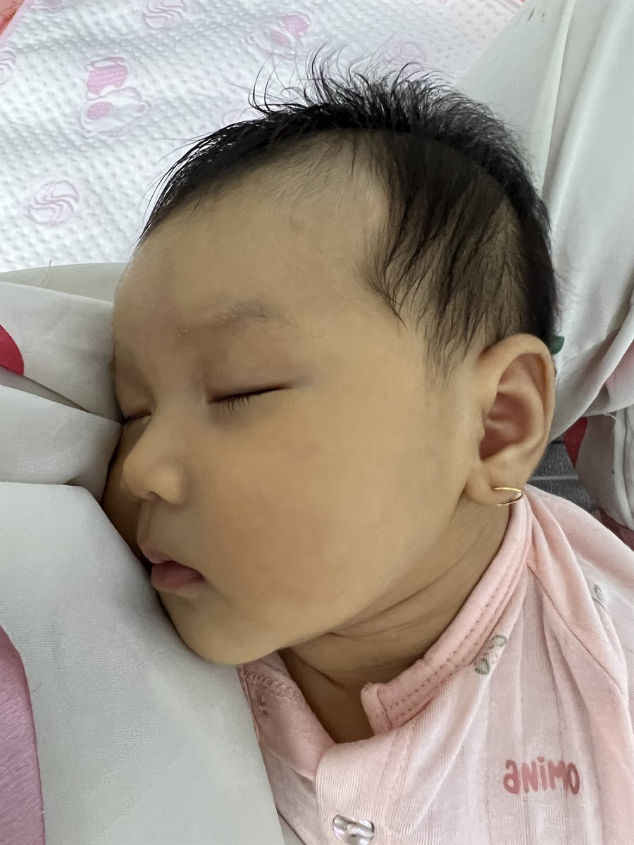 Khả Hân ngủ ngoan