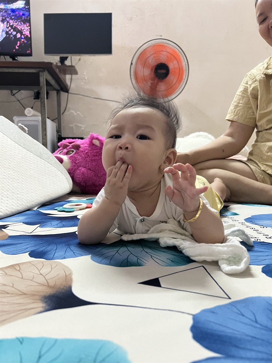 Khả Hân tập lật
